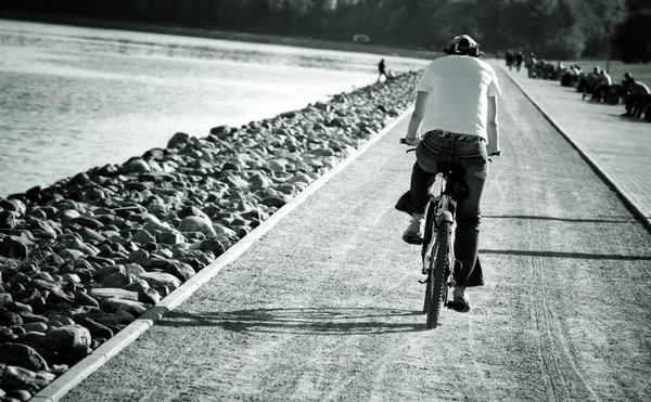 Mannen på cykel — Stockfoto