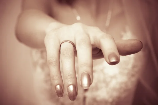 Νύφη χέρι με δαχτυλίδι — Φωτογραφία Αρχείου
