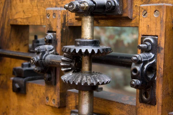 Mecanismo antigo com pinhões — Fotografia de Stock