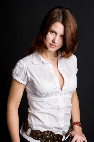 Bela jovem mulher no branco chemise — Fotografia de Stock