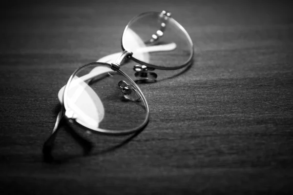 A sötét háttér szemüveg — Stock Fotó