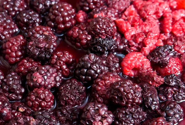 Juicy raspberry and blackberry — Stock Photo, Image