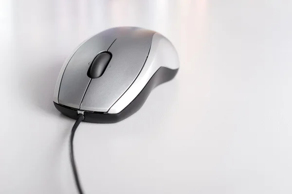 Mysz komputerową na szarym tle — Zdjęcie stockowe