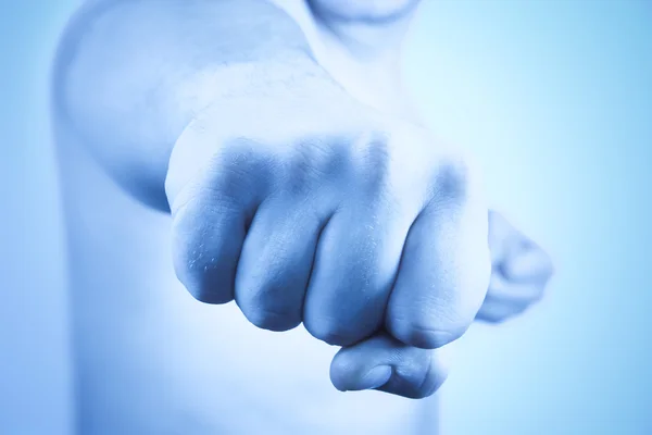 Сильный мужской кулак — стоковое фото