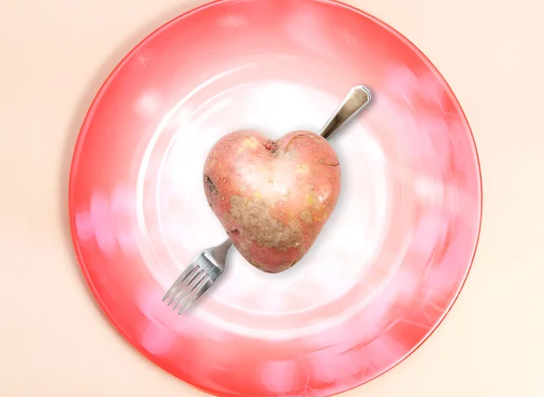 심장 모양의 재미 있는 감자 — 스톡 사진