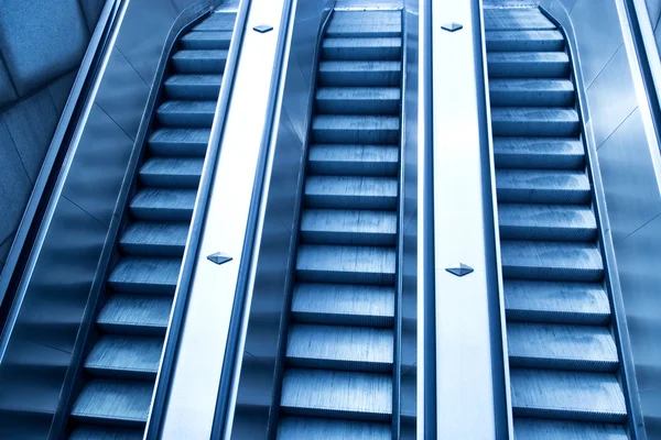 Escada rolante subterrânea — Fotografia de Stock