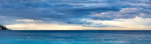 Meereslandschaft am frühen Morgen — Stockfoto