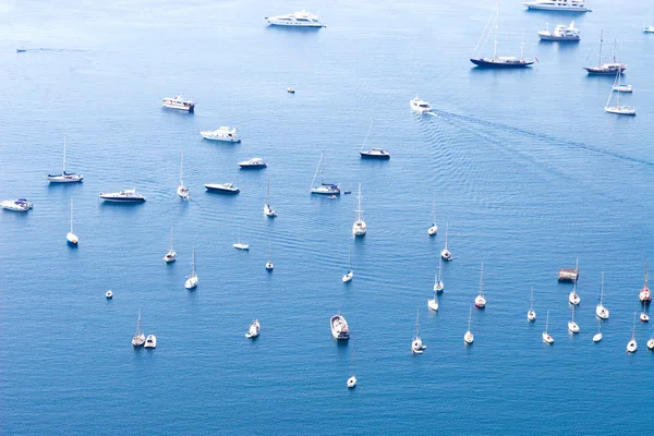 Viele Schiffe im Meer — Stockfoto