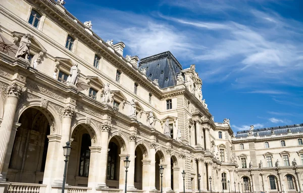 Bina Paris'te louvre — Stok fotoğraf