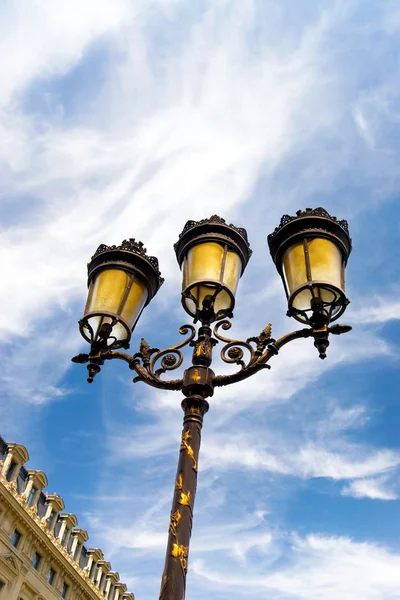 在巴黎的经典街灯 — 图库照片