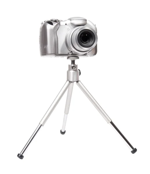 Современная цифровая камера с штативом — стоковое фото