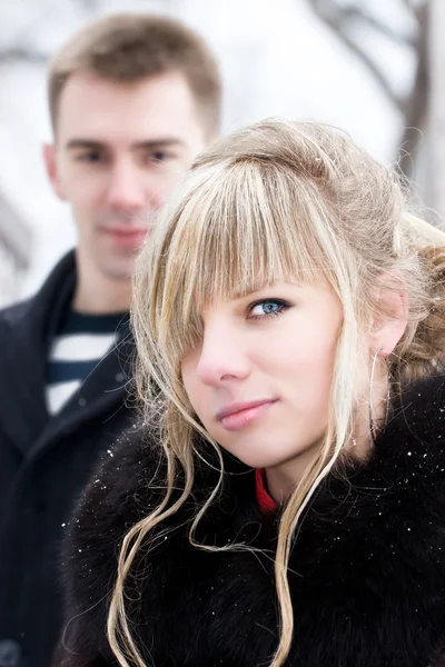 여자와 남자 겨울 초상화 — 스톡 사진