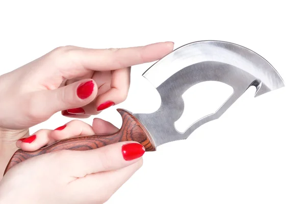 Женские руки с охотничьим ножом — стоковое фото
