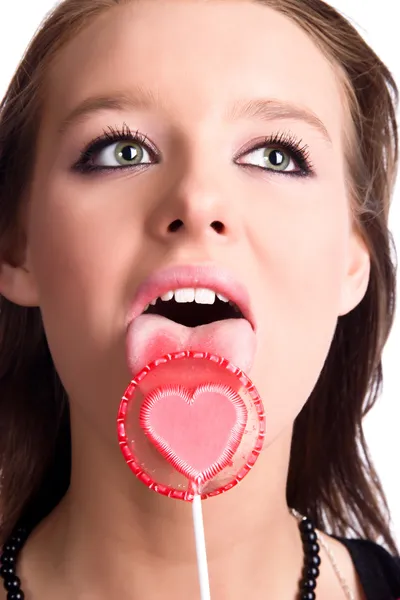 Jonge vrouw likken lolly — Stockfoto