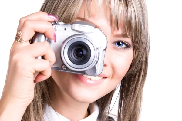 Młoda kobieta z cyfrowy aparat fotograficzny — Zdjęcie stockowe