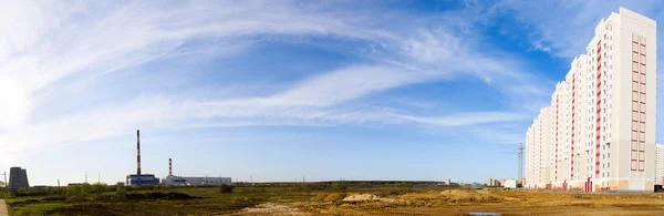 Yeni bina ve büyük alan panorama — Stok fotoğraf