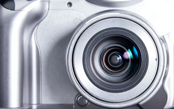 Compacto prata moderna câmera closeup — Fotografia de Stock