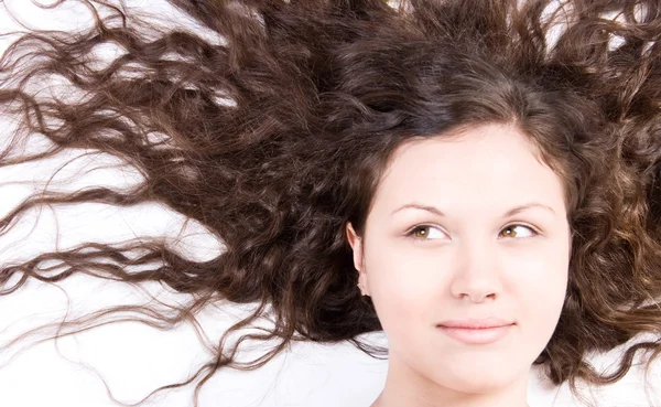 Жінка з довгим волоссям брюнетки — стокове фото