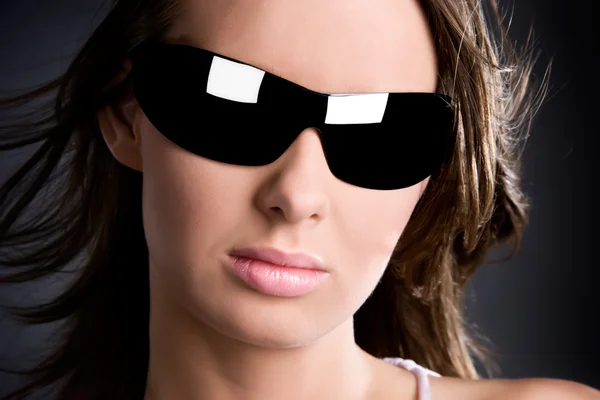 Žena v glamour portrét sluneční brýle — Stock fotografie