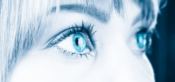 Olhos de mulher close-up — Fotografia de Stock