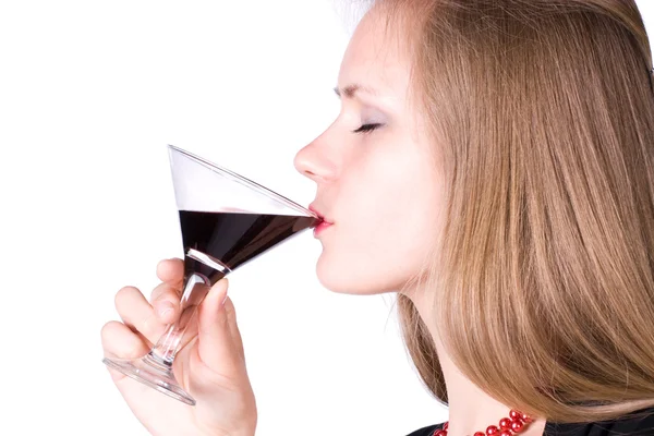 Молода жінка п'є вино — стокове фото