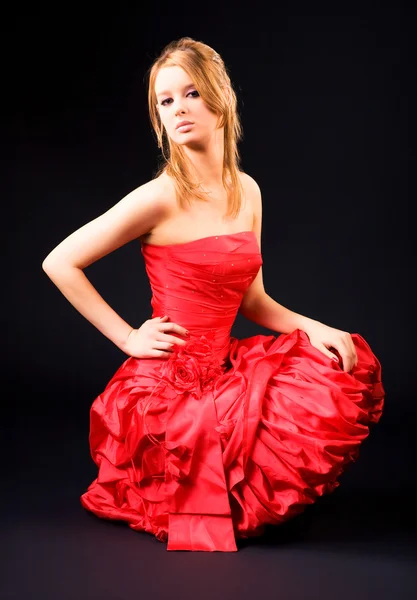 Kobieta w czerwonej sukience — Zdjęcie stockowe