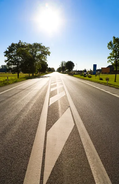 Road with bright sun — Stock Photo, Image