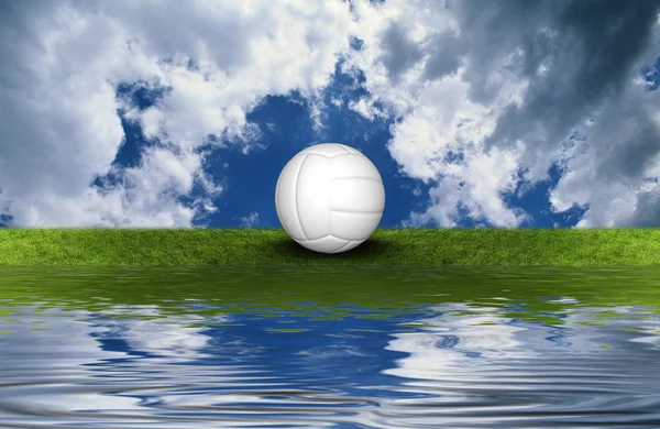 Volleybal op het groene gras — Stockfoto