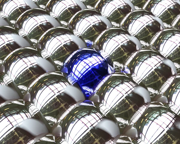 Jedną niebieską piłkę między srebrne kulki — Zdjęcie stockowe