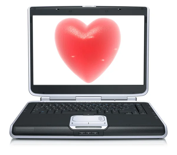 在笔记本电脑屏幕上的情人节红色心 — 图库照片