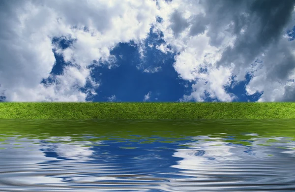 Hierba verde con cielo — Foto de Stock