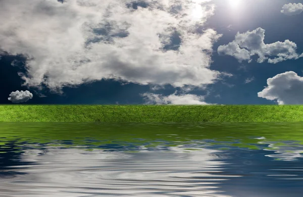 Grünes Gras mit Himmel — Stockfoto