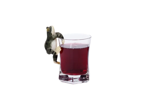 Rana sul bicchiere di vino isolato su bianco — Foto Stock