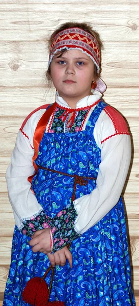 Rosjanka w tradycyjne stroje — Zdjęcie stockowe