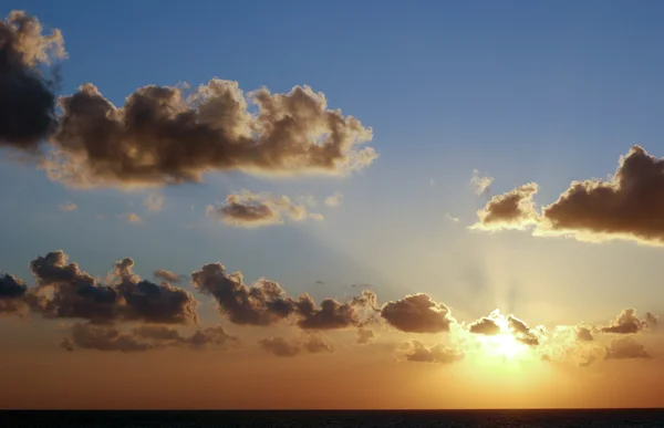 Ładny zachód słońca w śródziemnomorskiej — Zdjęcie stockowe