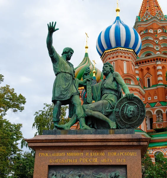 赤の広場、モスクワ、ロシアで聖バジル大聖堂 — ストック写真