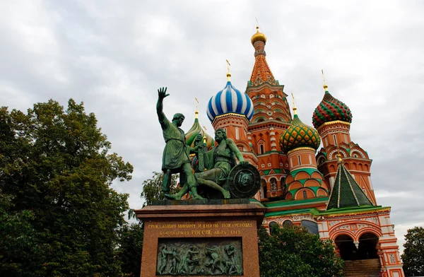 St. Catedral de Basílio na Praça Vermelha, Moscou, Rússia — Fotografia de Stock