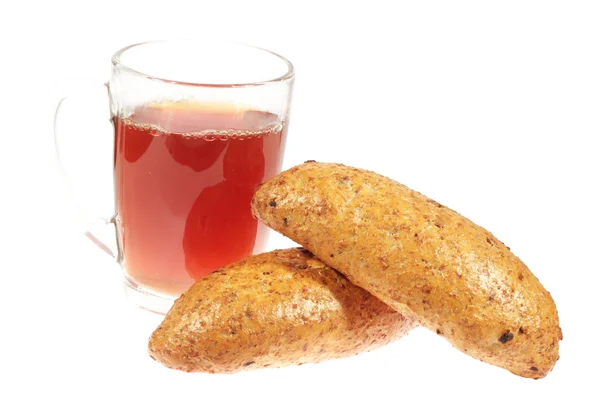 Frisch gebackenes Brot und eine Tasse Tee — Stockfoto