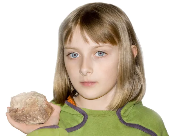 Mädchen mit einem Stein — Stockfoto