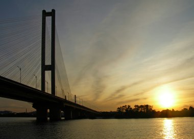 akşam Güney Köprüsü. Kyiv, Ukrayna