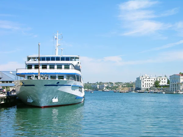 Cruise liner Sivastopol Harbor — Stok fotoğraf