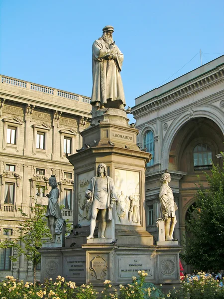 Άγαλμα του Λεονάρντο στο Μιλάνο — Φωτογραφία Αρχείου
