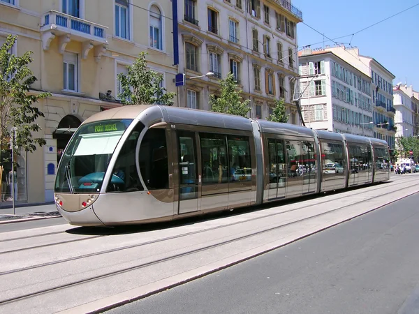 Современный трамвай, Ницца, Франция — стоковое фото