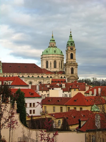 圣尼古拉斯教堂、 小城布拉格 — 图库照片