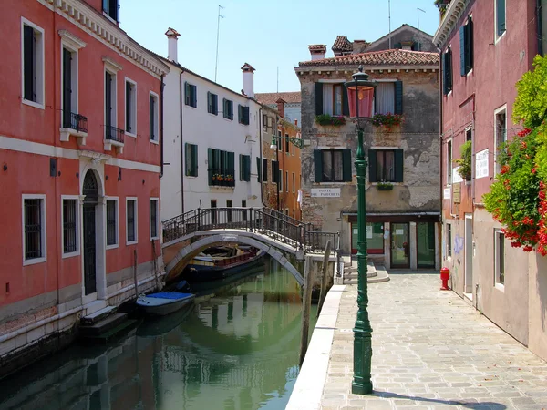Venedik sokağı, İtalya — Stok fotoğraf