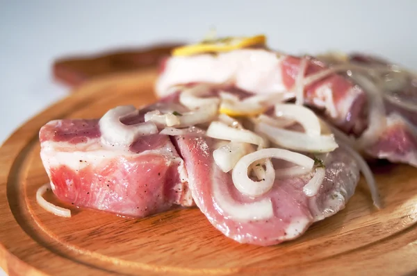 Carne, marinada para um prato de carne shish — Fotografia de Stock