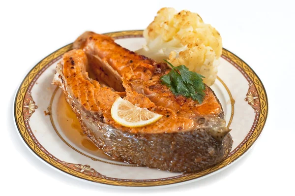 Блюдо из рыбы на белом фоне Стоковое Фото