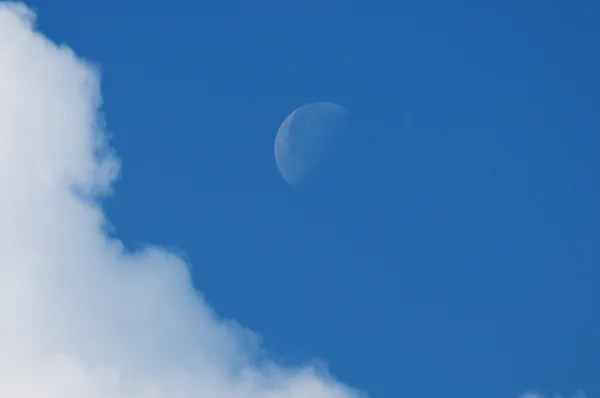 The moon in the cloudy sky — Stock Photo, Image