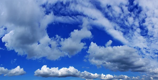 青い曇り空 — ストック写真