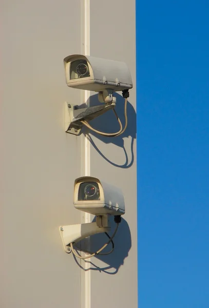 Две камеры наблюдения — стоковое фото